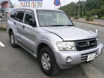 2004 Mitsubishi Pajero Pictures