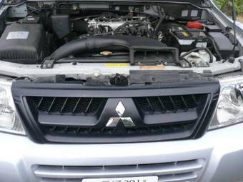 2004 Mitsubishi Pajero Pictures