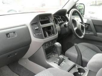 2004 Mitsubishi Pajero Pictures