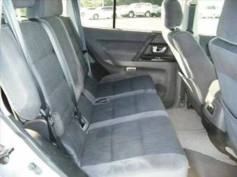 2004 Mitsubishi Pajero Photos