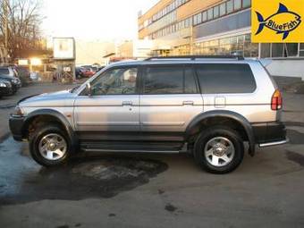 2004 Mitsubishi Pajero Photos
