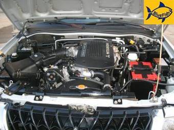 2004 Mitsubishi Pajero Photos