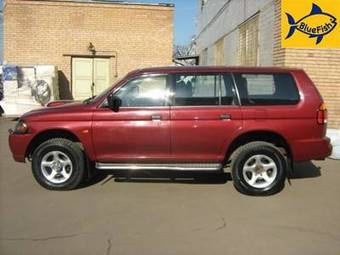 2004 Mitsubishi Pajero Photos