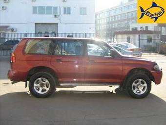 2004 Mitsubishi Pajero Photos