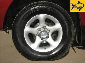 2004 Mitsubishi Pajero Pictures
