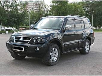 2004 Mitsubishi Pajero Pictures