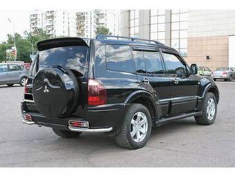 2004 Mitsubishi Pajero Pics