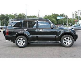 2004 Mitsubishi Pajero Pictures