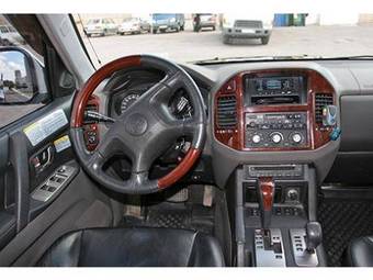 2004 Mitsubishi Pajero Pictures