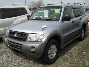 2004 Mitsubishi Pajero Images