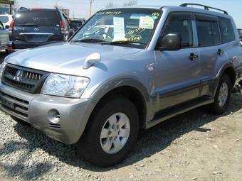 2004 Mitsubishi Pajero Pictures