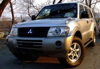 2004 Mitsubishi Pajero Photos