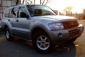 2004 Mitsubishi Pajero Pictures