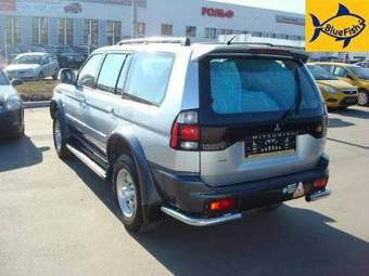 2004 Mitsubishi Pajero Photos