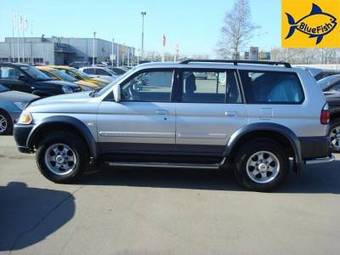 2004 Mitsubishi Pajero Photos