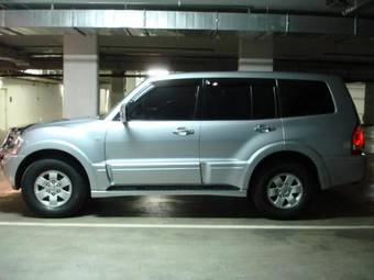 2004 Mitsubishi Pajero Pictures