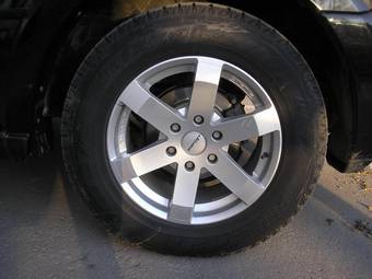 2004 Mitsubishi Pajero Photos