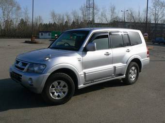 2004 Mitsubishi Pajero Photos