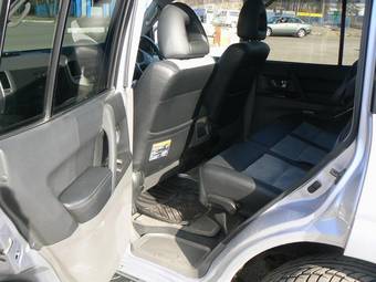 2004 Mitsubishi Pajero Pictures