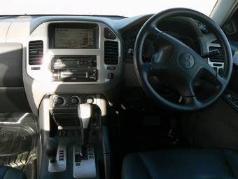 2004 Mitsubishi Pajero Photos