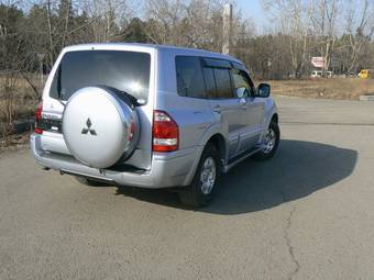 2004 Mitsubishi Pajero Images