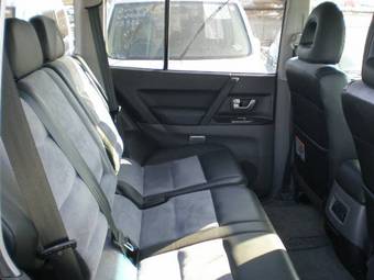 2004 Mitsubishi Pajero Pictures