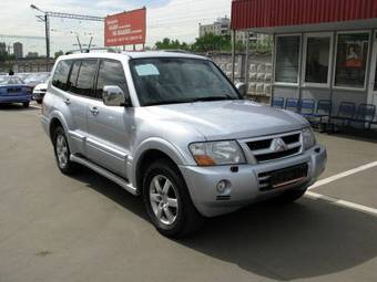 2004 Mitsubishi Pajero Photos