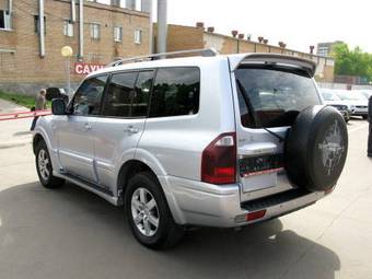 2004 Mitsubishi Pajero Photos