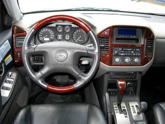 2004 Mitsubishi Pajero Pictures