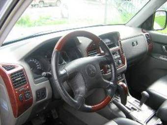 2004 Mitsubishi Pajero Pictures