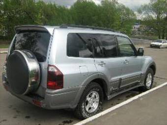 2004 Mitsubishi Pajero Photos