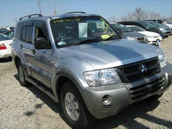 2004 Mitsubishi Pajero Pictures