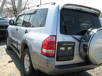 2004 Mitsubishi Pajero Pics