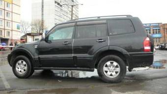 2004 Mitsubishi Pajero Pictures