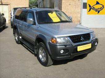 2004 Mitsubishi Pajero Photos