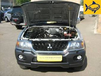 2004 Mitsubishi Pajero Pictures