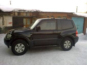 2004 Mitsubishi Pajero Photos