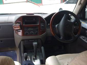 2004 Mitsubishi Pajero Images