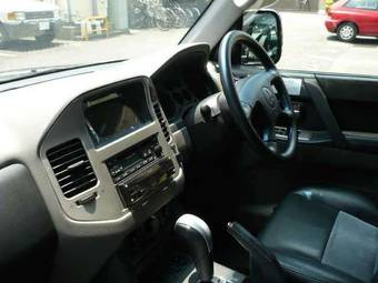 2004 Mitsubishi Pajero Pictures