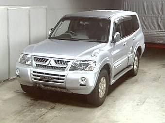 2004 Mitsubishi Pajero Pictures