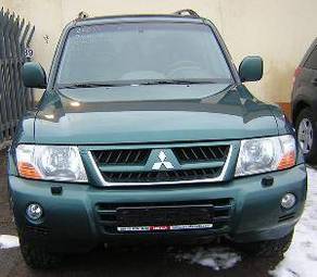 2004 Mitsubishi Pajero Photos