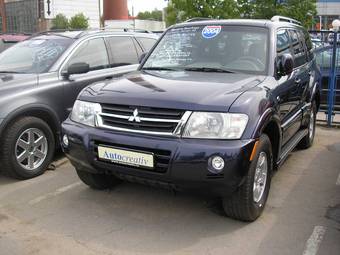 2004 Mitsubishi Pajero Photos