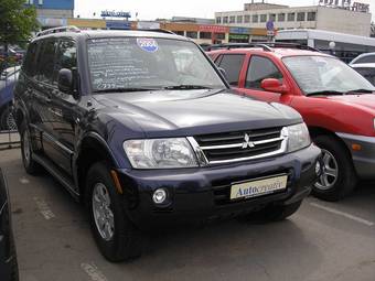 2004 Mitsubishi Pajero Photos