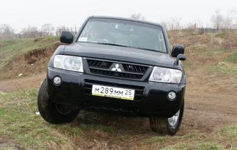 2004 Mitsubishi Pajero Photos