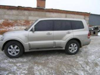 2004 Mitsubishi Pajero Images