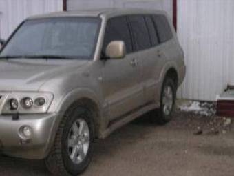 2004 Mitsubishi Pajero Pictures