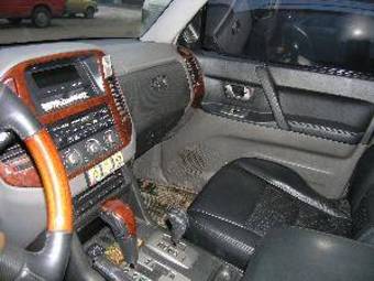 2004 Mitsubishi Pajero Pics