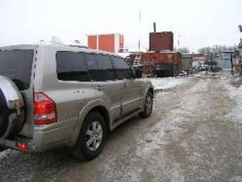 2004 Mitsubishi Pajero Pictures