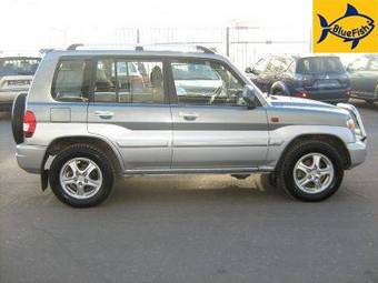 2004 Mitsubishi Pajero Images