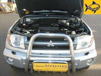 2004 Mitsubishi Pajero Pics